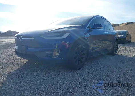 2016 Tesla Model X z USA, uszkodzony, nr VIN 5YJXCBE40GF001917